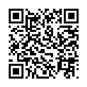 随即他用手拾起脚边的一块玉雕碎片二维码生成