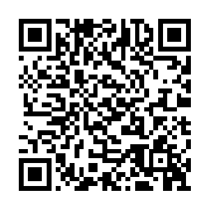 随即伴随着一道道三彩色的光芒从里面爆射而出二维码生成