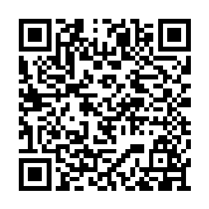 随即看清楚外面站着的是一个矮个子的陌生男人二维码生成