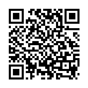 随后一个小小的脑袋从裂缝中伸出来二维码生成