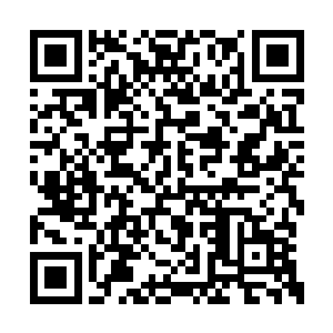 随后一名年长一些的女营业员仿佛是在变脸一般二维码生成