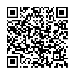 随后一道九彩色的光芒也从九彩神龙的嘴里传出二维码生成