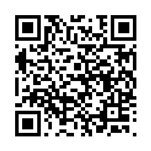随后从自己的怀中拿出了自己的证件二维码生成