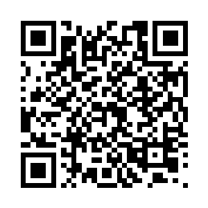 随后他们两个直接走向了赵家的大门二维码生成