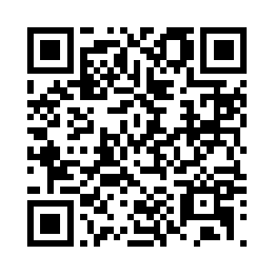 随后他的左手摆出了一个奇怪的姿势二维码生成