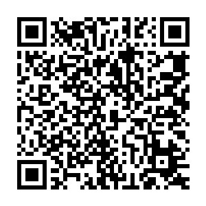 随后只见灵泉所化的巨大的湛蓝色的光柱直接将金色的巨印笼罩了起来二维码生成