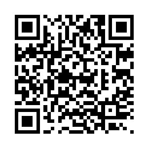 随后就见他身后的一个小门被人推开二维码生成