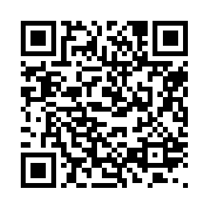 随后整个人的面孔也开始不断的转变二维码生成