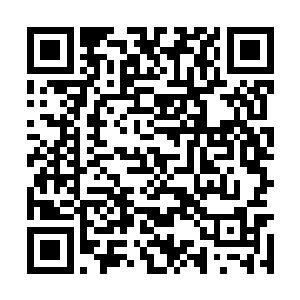 随后没办法只能站起来和毛丹一起到她办公室抬水二维码生成