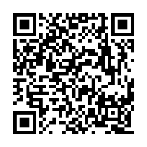 随后满眼幽怨的瞪了一眼优雅的喝酒的紫衣男子二维码生成