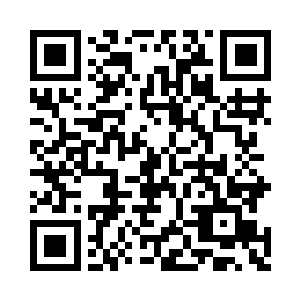 随后艾娃才急匆匆的推着一张手术床跑出来二维码生成