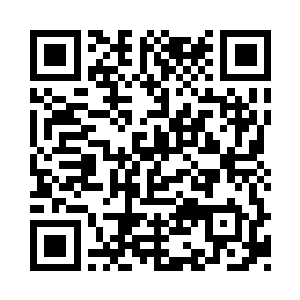 随后转过身目光也落到了白穆几个人的身上二维码生成