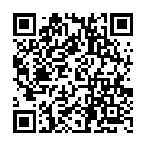 随后这几十人直接向靠他们最近的一个入口走去二维码生成