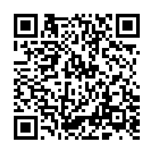 随意到极致的简单打扮却在夜色之中勾勒出一抹独特的风情二维码生成