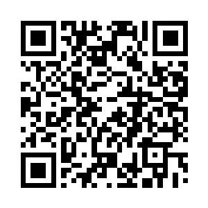 随着声音出现的是一头堪称耀眼的金发二维码生成