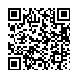 隐宗宗主看着倚剑而立低着头的夜染二维码生成