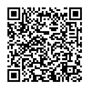隐藏在远处的那三名拥有黑暗属姓圣之力的人也发现了那四名佣兵意图二维码生成