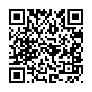 隔着防毒衣服狠狠的捶打自己的头二维码生成