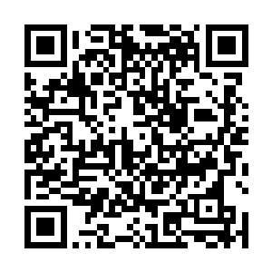 难怪在刚才会看到有一个大空地上停着好几辆直升飞机二维码生成