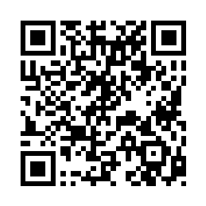 雨果一回头就看到了查理兹站在餐桌面前二维码生成