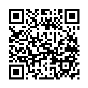 雨果分别和剧组的成员们一一拥抱二维码生成