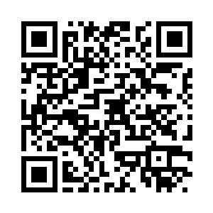 雨果就看到了站在后面不远处的凯文二维码生成