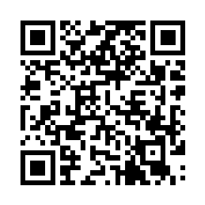 雨果笑容满面地给了史蒂文一个大大的拥抱二维码生成