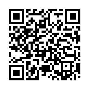 雪层中的树枝石块土堆瞬间被离地而起二维码生成