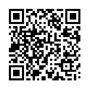 雷天一行人已经在通道里走了两三里二维码生成