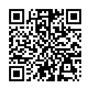 雷星峰和雷星瑶坐在大厅的门口守护二维码生成