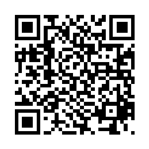 雷林发现自己正站在一片小山坡上面二维码生成