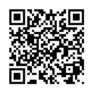 雷林的双脚已经踏在了坚硬的地面之上二维码生成