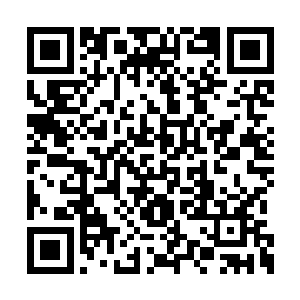 霍君白心想这样斗下去虽然自己防守的密不透风二维码生成