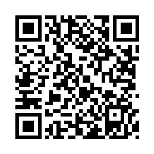 霍君白找到一个机会逮住了一个监工模样的人二维码生成