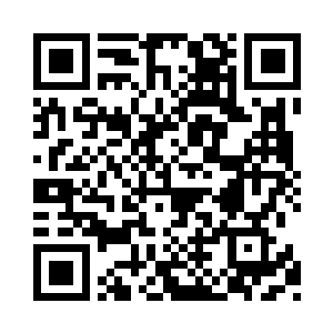 霍然间如见于禁身后涌动起一面略微模糊的黑二维码生成