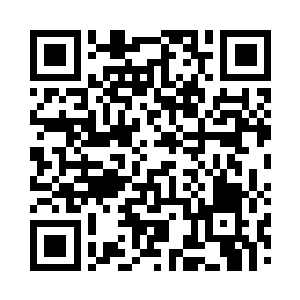 露出了里面因为天气转冷而穿上的棉絮二维码生成