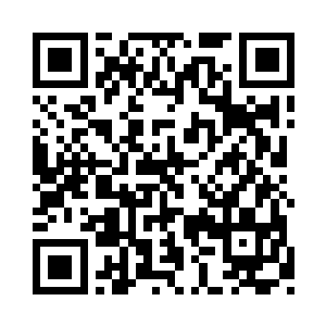 露出他们挂在脖子上的明晃晃的大粗金链子二维码生成