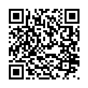 露出圆润的肩膀和两条莲藕似的手臂二维码生成