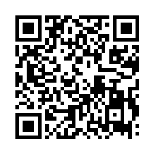 青云带着一名身穿白色长袍的青年来到了凯家二维码生成