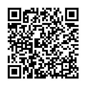 青眼虎李云此时正斜靠在一架没有封顶的马车上二维码生成
