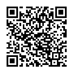 青衣老汉快步到他身边将拍卖场出现破法弓的情形讲了遍二维码生成