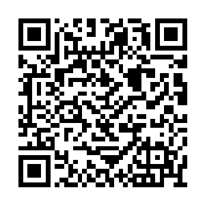 静静的观察着殒铁的小洞之中喷出的一股股冷雾二维码生成