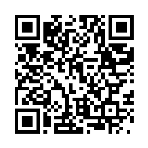 静静看着门板上的一扇透明小窗户二维码生成