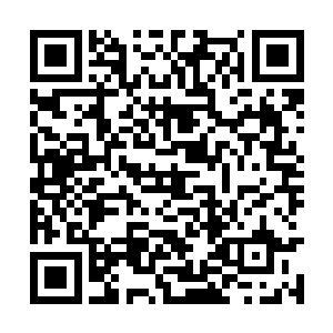 非姐先是用脚后跟赏了身后两人蛋蛋位置一人一脚二维码生成