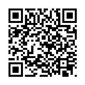 靠在两边墙上的是两个大大的百宝阁二维码生成