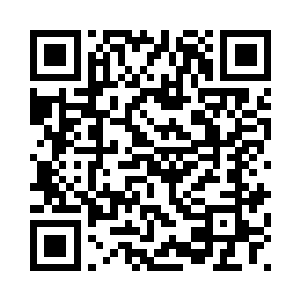 靠近门边的一桌客人忽地心中一动二维码生成