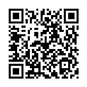 面带感激之色的朝着智仁大师三人鞠了一躬二维码生成