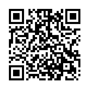 面无表情地听着电视中女主播的讲解二维码生成