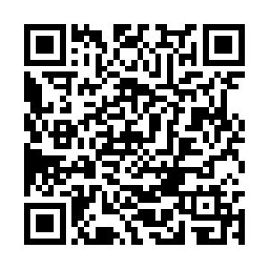 韦一凡从一间屋子里抱出一个纤巧的女子出来……二维码生成