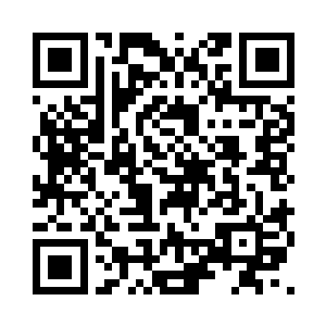 顷刻间他身前凝聚了一面以魂力形成的镜子二维码生成